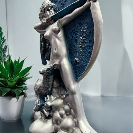 Diana_Moon_Goddess_Statue_Ravens_Cauldron_6_North_Sandusky_Street_Delaware_Ohio_43015