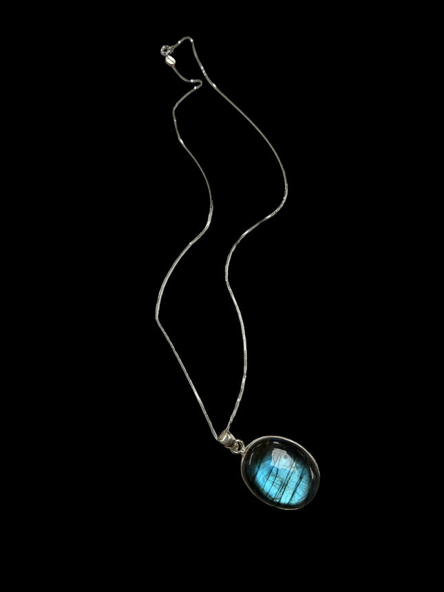 Labradorite_Pendant_Raven’s_Cauldron_6th_North_Sandusky_Street_Delaware_Ohio_43015