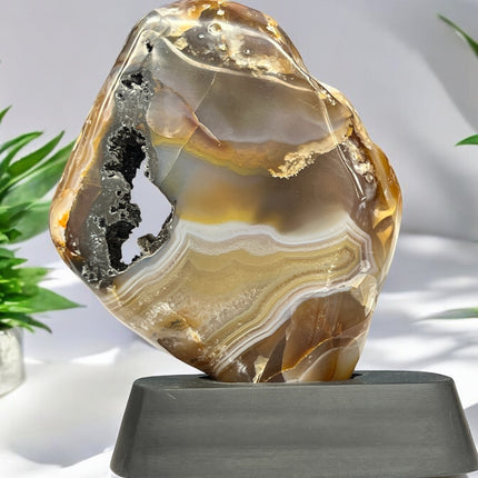 Agate_Geode_Ravens_Cauldron_6_North_Sandusky_Street_Delaware_Ohio_43015