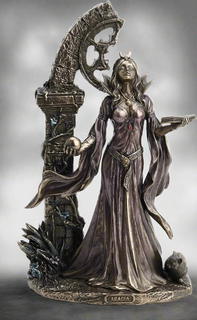 Aradia the Wiccan Queen of Witches Statue by Veronese Design - Raven's Cauldron