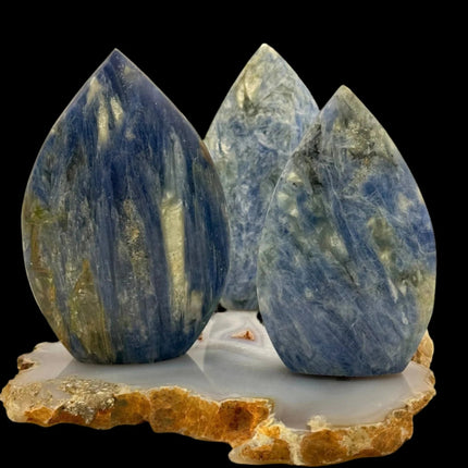 Blue Kyanite Flame, Blue Kyanite Crystal, Blue Kyanite Stone, Stone of Serenity, Lucid Dreaming Stone - Raven's Cauldron