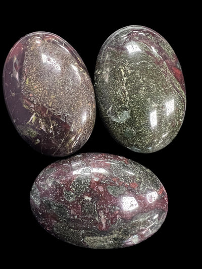 Dragon’s Blood Jasper Palm Stone – 35g Grounding & Courage Crystal for Strength, Vitality, and Empowerment