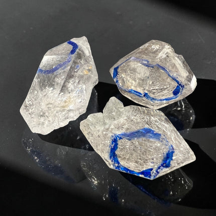Enhydro Quartz crystal from Pakistan with natural trapped water inclusion highlighted by blue circle, Raven's Cauldron, Delaware, OH