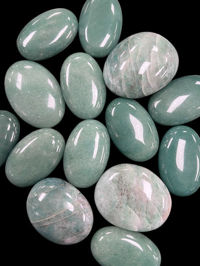 Green Aventurine Palm Stones – 50–100g, ~2 Inches Wide