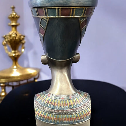 Nefertiti_Box__Statue_Raven’s_Cauldron_6th_North_Sandusky_Street_Delaware_Ohio_43015