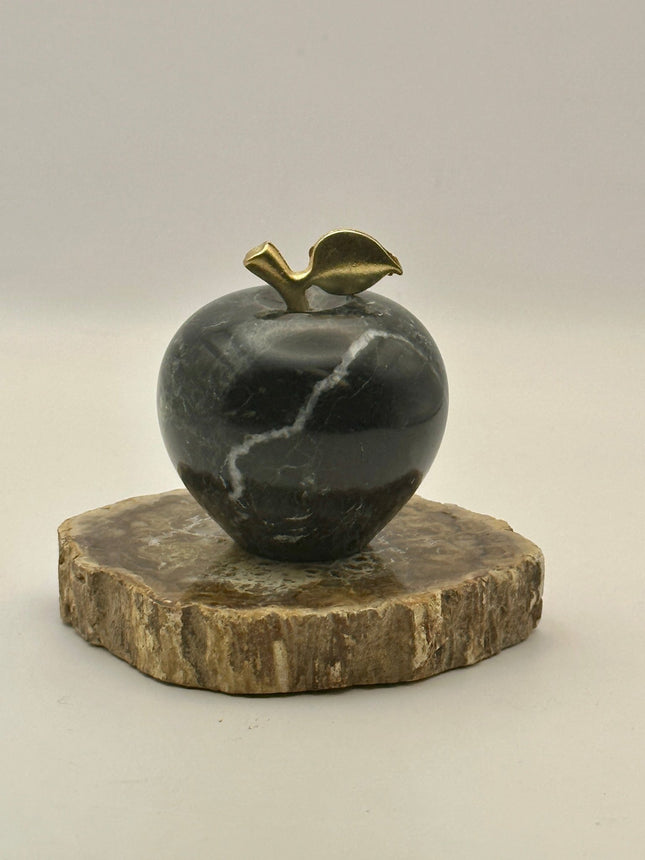 Gemstone Apple - Raven's Cauldron