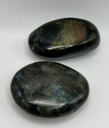 Labradorite palm stone - Raven's Cauldron