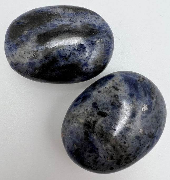 Sodalite palm stone - Raven's Cauldron